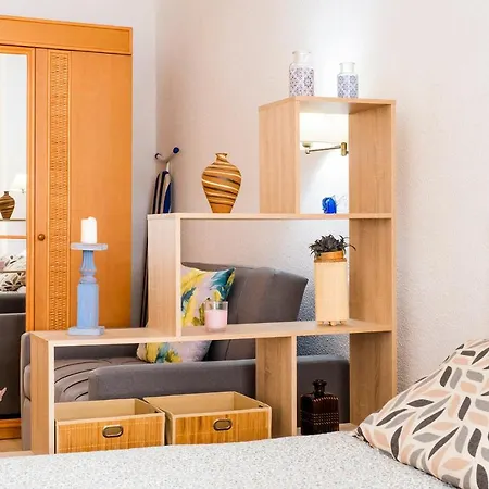 Live Palmeras شقة *